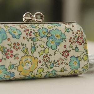 Custodia per rossetto/ Custodia per burrocacao/struttura in metallo argentato/cotone Liberty/piccoli fiori turchesi, gialli e rosa.