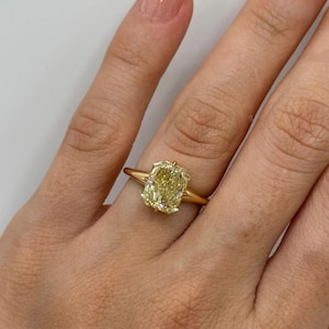 Bague de fiançailles jaune fantaisie diamants cultivés en laboratoire 3 carats solitaires taille radiant | Bague d&#39;anniversaire de mariage pour elle sertie d&#39;or massif serti griffes