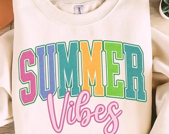 Vibras de verano PNG, Varsity Png, Neon Summer Png, Trendy Summer Png, Summertime Png, Angustiado PNG, Retro Summer Png, Diseño de sublimación SVG.