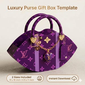 Peut inclure: Un modèle de boîte cadeau en forme de sac à main violet avec un motif répété de logos et de motifs floraux. La boîte comporte des poignées, une chaîne et des breloques en forme de cœur. Le texte sur l'image indique "Luxury Purse Gift Box Template" et "2 tailles incluses 33 x 48 cm | 22 x 28 cm".