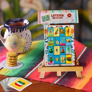 Lotería Mexicana Deluxe: 50 tableros premium (4x4 tablas) + 54 tarjetas de llamada. Juego de bingo tradicional mexicano con aplicación complementaria.