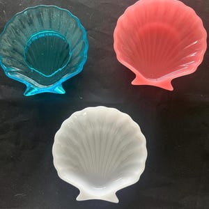 Shell shaped soap holders