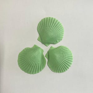 Jabón de concha marina hecho a mano con manteca de karité. Hermoso color verde.