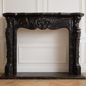 Chimenea de mármol negro tallada a mano – Diseño italiano elegante – Repisa de chimenea con detallado floral ornamentado