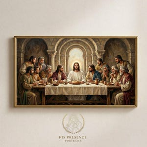 Könnte beinhalten: Ein gerahmter Druck von "Das letzte Abendmahl" zeigt Jesus und seine Jünger an einem Tisch. Das Kunstwerk verwendet warme Töne, mit Figuren in Gewändern, vor einem gewölbten Hintergrund. Der Druck ist in einem goldenen Rahmen, mit dem Text "HIS PRESENCE PORTRAITS" unten.