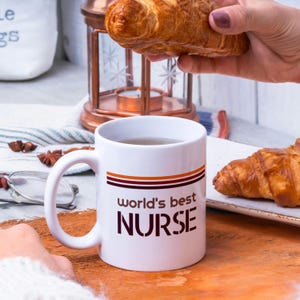 Melhor caneca de enfermeira do mundo, presente engraçado de agradecimento à enfermeira, xícara de café RN LPN, presente para enfermeiras, profissionais de saúde, heróis médicos CNM1