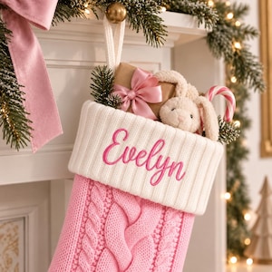 Söta rosa julstrumpor till flicka, julklapp till bebis, broderade julstrumpor, julklappar, öppen spisdekorationer