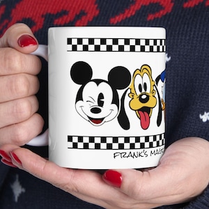 Micky und Freunde Name / Text auf der Tasse, Micky Maus Thema Tassen, personalisierte Micky Maus Tasse, Keramik Kaffeetasse, süße Tasse für Kinder Bild 1