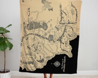 Manta con mapa de la Tierra Media, manta sherpa con mapa del Señor de la Fantasía, decoración de habitación de Dark Academia, regalo de ropa de cama con cartografía de fantasía vintage y estilo literario.