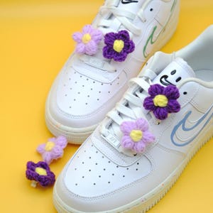 Adorno para zapatos con forma de flor de punto (6 piezas), color morado y rosa