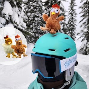 Huhn Ski Helm Zubehör 2 Stück, Snowboard Fahrrad Motorrad alle Helme! Stick on Plüsch mit Clipschnalle, GoPro Insta360 einfach zu tauschen