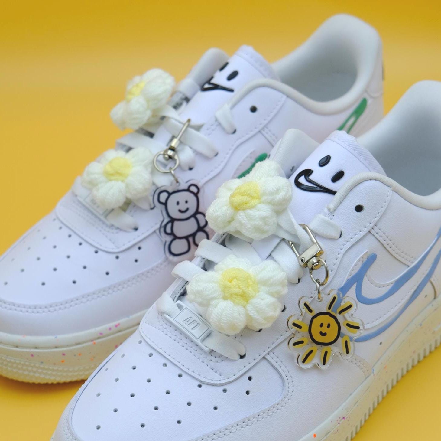 Doodle Cute Knit Flower (6pc) Fun Shoelace charm clip-on, White, Pink, Dog, Sunshine, Bear, Tulips