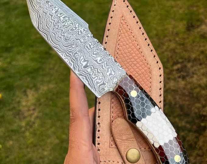 Handcrafted Damascus Steel Hunting Knife: Honeycomb Resin Handle, Leather Sheath