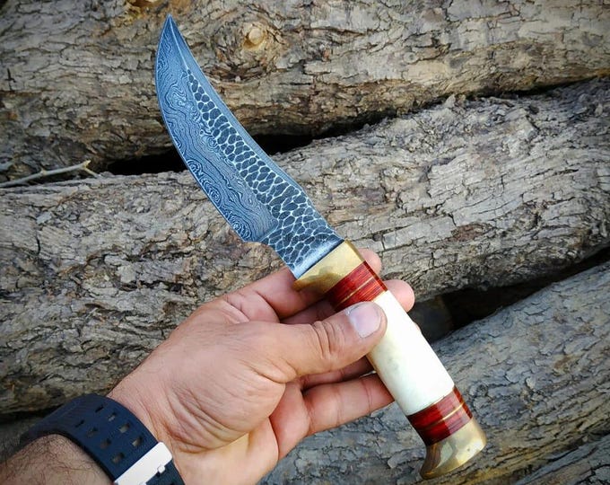 Handmade Damascus Steel hammered texture Bowie Knife: Deer Antler Handle, Leather Sheath