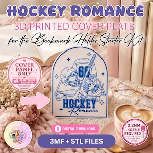 Puede incluir: Una placa de cubierta impresa en 3D para un kit de inicio de marcapáginas con una ilustración de línea azul de un casco de hockey, una camiseta con el número 66, un palo de hockey, patines y un disco, con el texto Hockey Romance impreso.