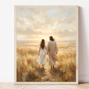 Può includere: Dipinto incorniciato raffigurante due figure che camminano mano nella mano attraverso un campo di erba alta verso un tramonto. Le figure sono vestite con abiti bianchi e beige. L'opera è realizzata in toni caldi e terrosi.