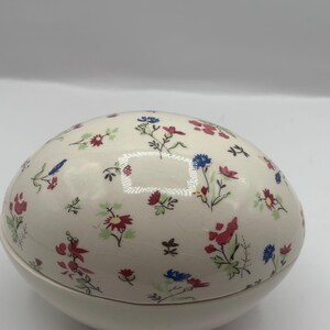 Caixa de bugigangas floral feita em Portugal. Ótima para joias, decoração para casa de 6,5” de altura