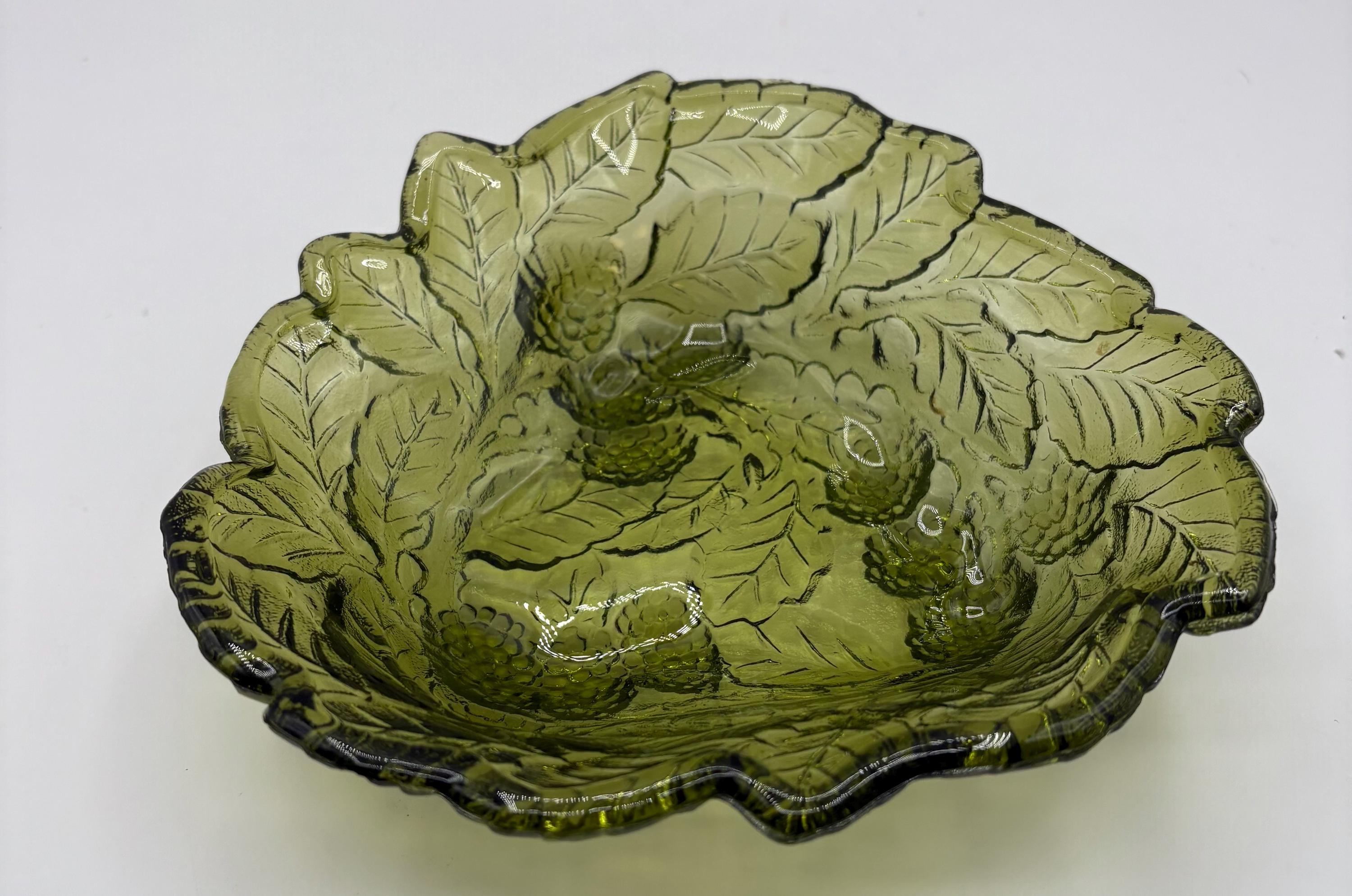 Vintage Indiana glass Loganberry bowl in beautiful green color  7” W