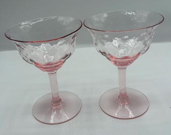 Ensemble de (2) verres à pied en verre creux roses vintage, 5 po. H