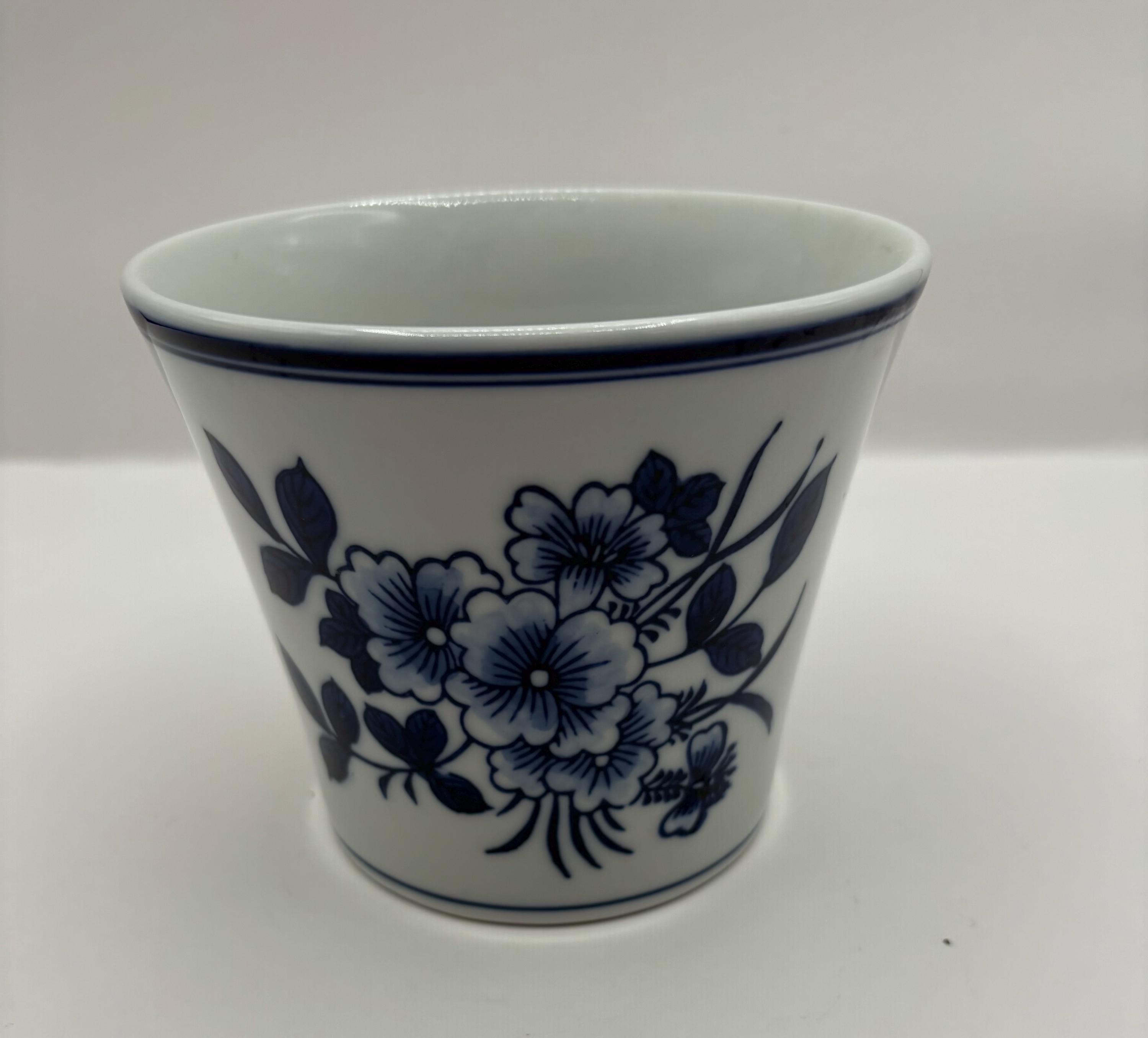 青と白の花模様の鉢　古物 青と白の花柄がデザインされたヴィンテージプランター - Etsy 日本