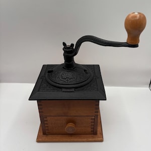 Vintage coffee grinder early 1900 cast iron top  still works a little rust looking on inside of grinder  farm house decor collector