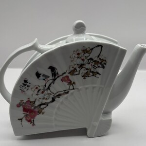 Vintage solfjäderformad tekanna, asiatiskinspirerad blomsterdesign, 15 cm