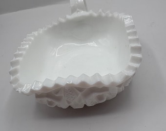 Plat à couches vintage en verre de lait avec anse, bord en dents de scie