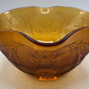 VTG Indiana glass Tiara amber  glass sandwich pattern serving bowl10”Wx 5.5” H