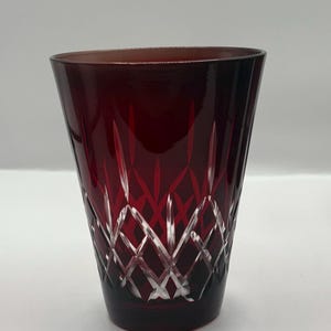 Vintage Rubinrote geschliffene Glasbecher Boho Cut Muster set (6) 5 "Hx 4" W