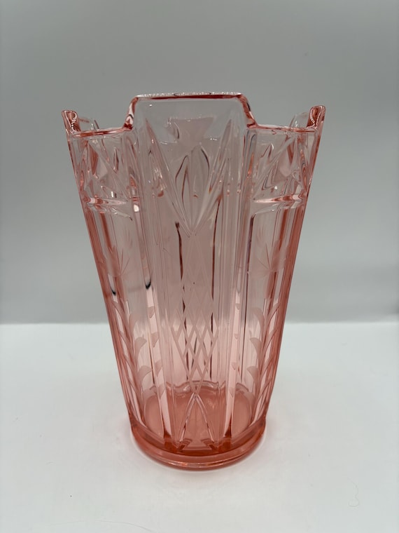 ヴィンテージピンクのディプレッションガラスの花瓶。ハイローリムの