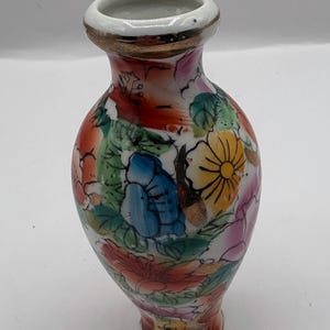 Vintage small Famille rose porcelain vase featuring delicate vibrant colors 4” H