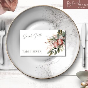 Cartões de lugar de casamento Protea | modelo floral de cartão de lugar cora | Cartão de assento da mesa do casamento | Florais | Download instantâneo | Porta-cartões de lugar