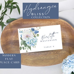 Modelo de cartão azul do lugar do Hydrangea Canva | Floral azul empoeirado | Modelo editável | Cartões de lugar dobrados para impressão | Cartões de nome de mesa | Bênção