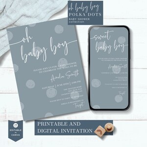 Può includere: Invito a baby shower stampabile e digitale con sfondo blu a pois. Il testo recita "oh baby boy" e include la data, l'ora e il luogo dell'evento. L'invito include anche il nome della futura mamma, Amelia Smith, e le informazioni sul registro.