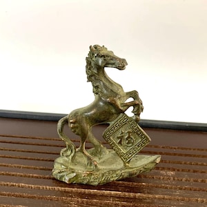 Exquisite bronze carved horse tea pet statue. Home Decoration & Feng Shui Statue