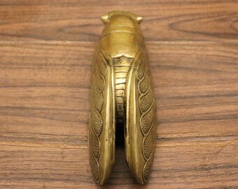 ヴィンテージの真鍮彫刻のセミ像。ホームデコレーションと風水像