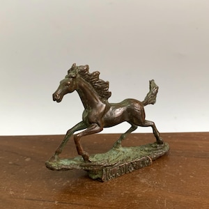 Exquisite bronze carved horse tea pet statue. Home Decoration & Feng Shui Statue