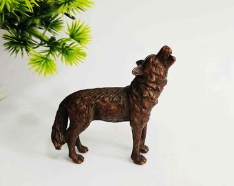 Vintage bronze carved Wolf statue. Home Decoration & Feng Shui Statue