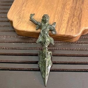 Exquisite Bronze-Carved Tibetan Vajra Pestle Statue – Sacred Ritual Artifact & Spiritual Home Decor