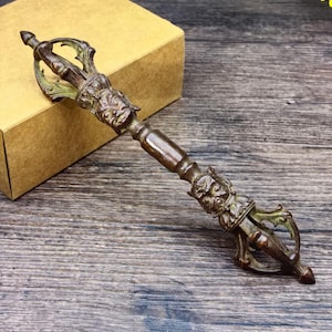 Exquisite Bronze-Carved Tibetan Vajra Pestle Statue – Sacred Ritual Artifact & Spiritual Home Decor
