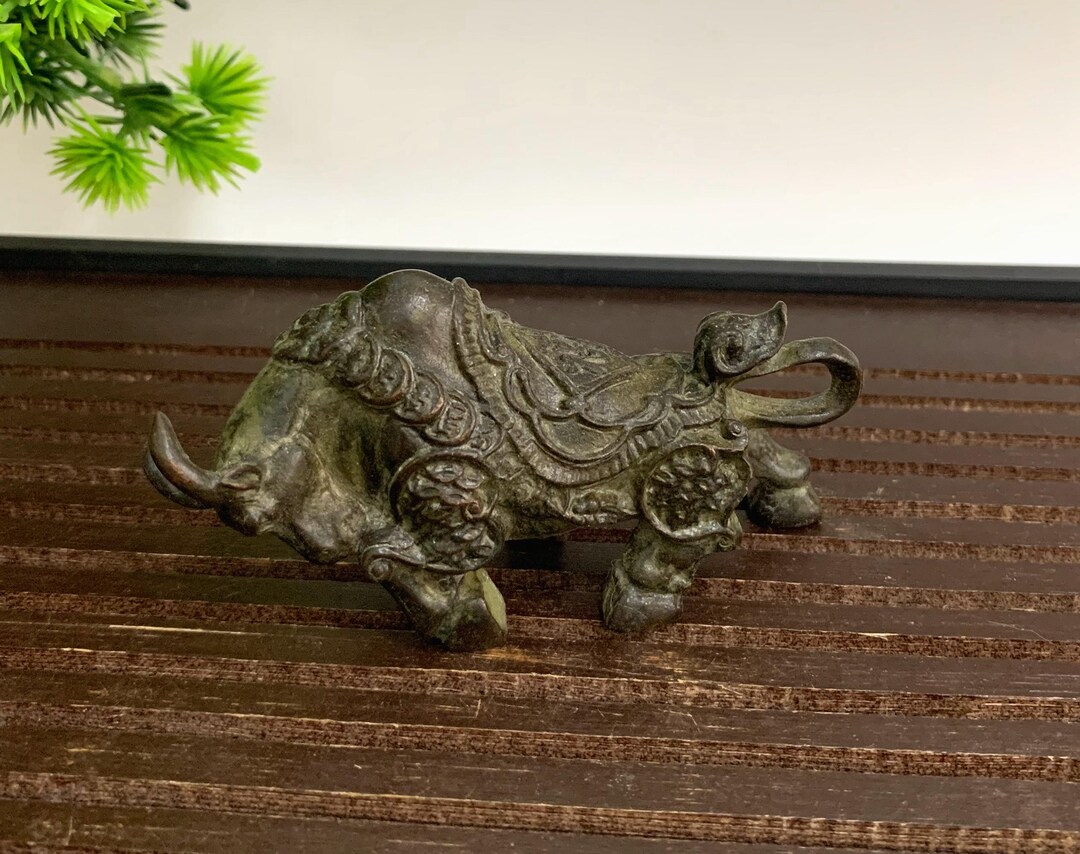 ヴィンテージブロンズ彫刻の牛像：中国風水装飾 - Etsy 日本