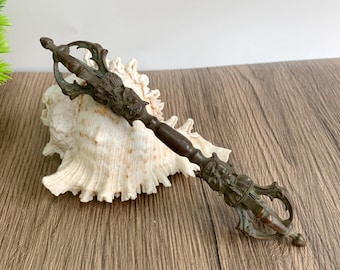 Prachtig uit brons gesneden Tibetaans Vajra Stamperstandbeeld – Heilig ritueel artefact en spiritueel woondecoratie