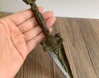 Exquisite Bronze-Carved Tibetan Vajra Pestle Statue – Sacred Ritual Artifact & Spiritual Home Decor