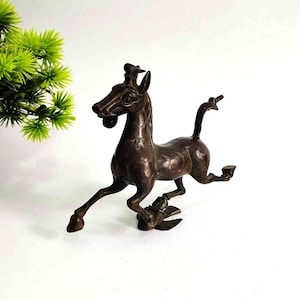 Vintage bronze carved horse tea pet statue. Home Decoration & Feng Shui Statue