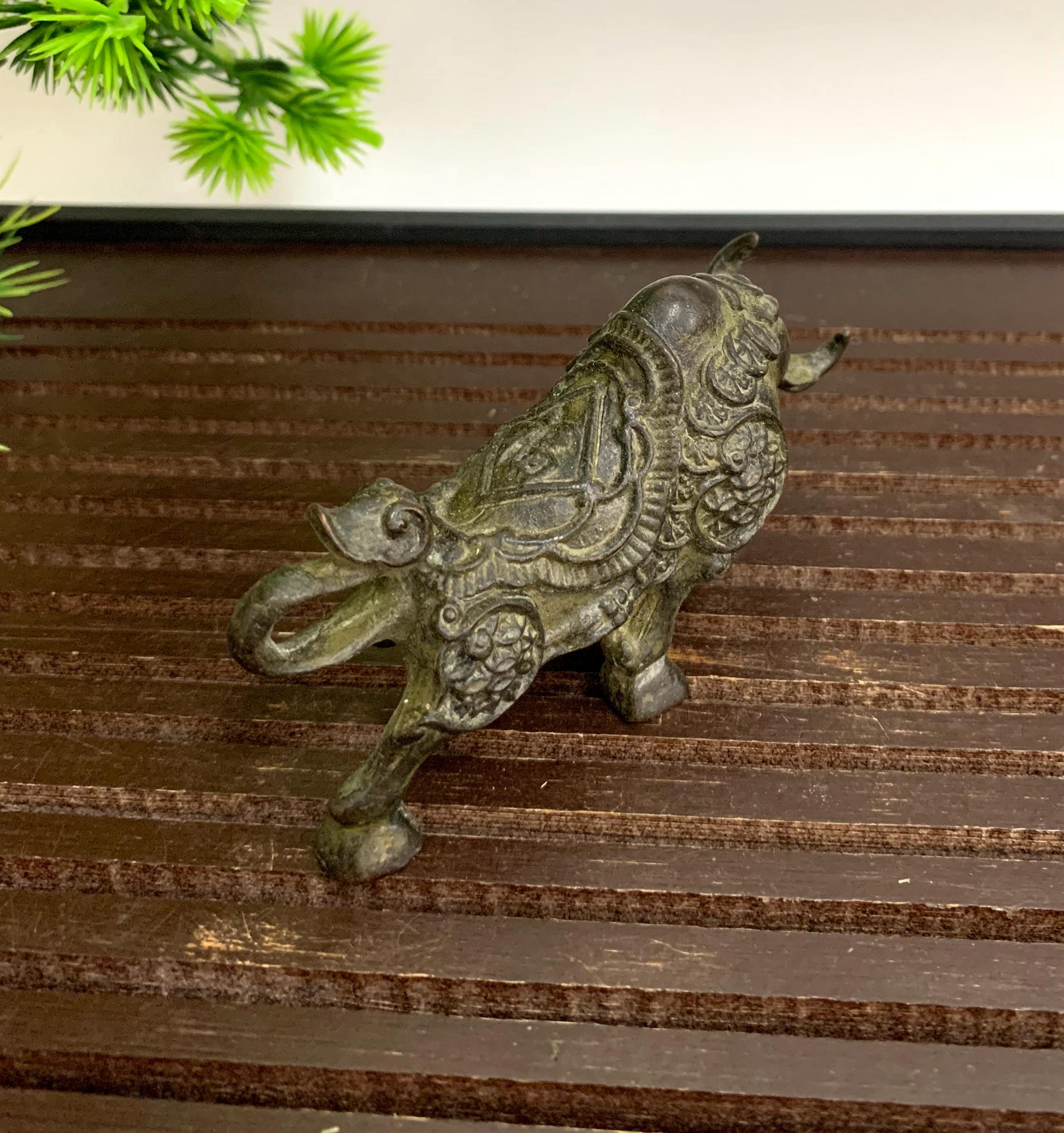 ヴィンテージブロンズ彫刻の牛像：中国風水装飾 - Etsy 日本