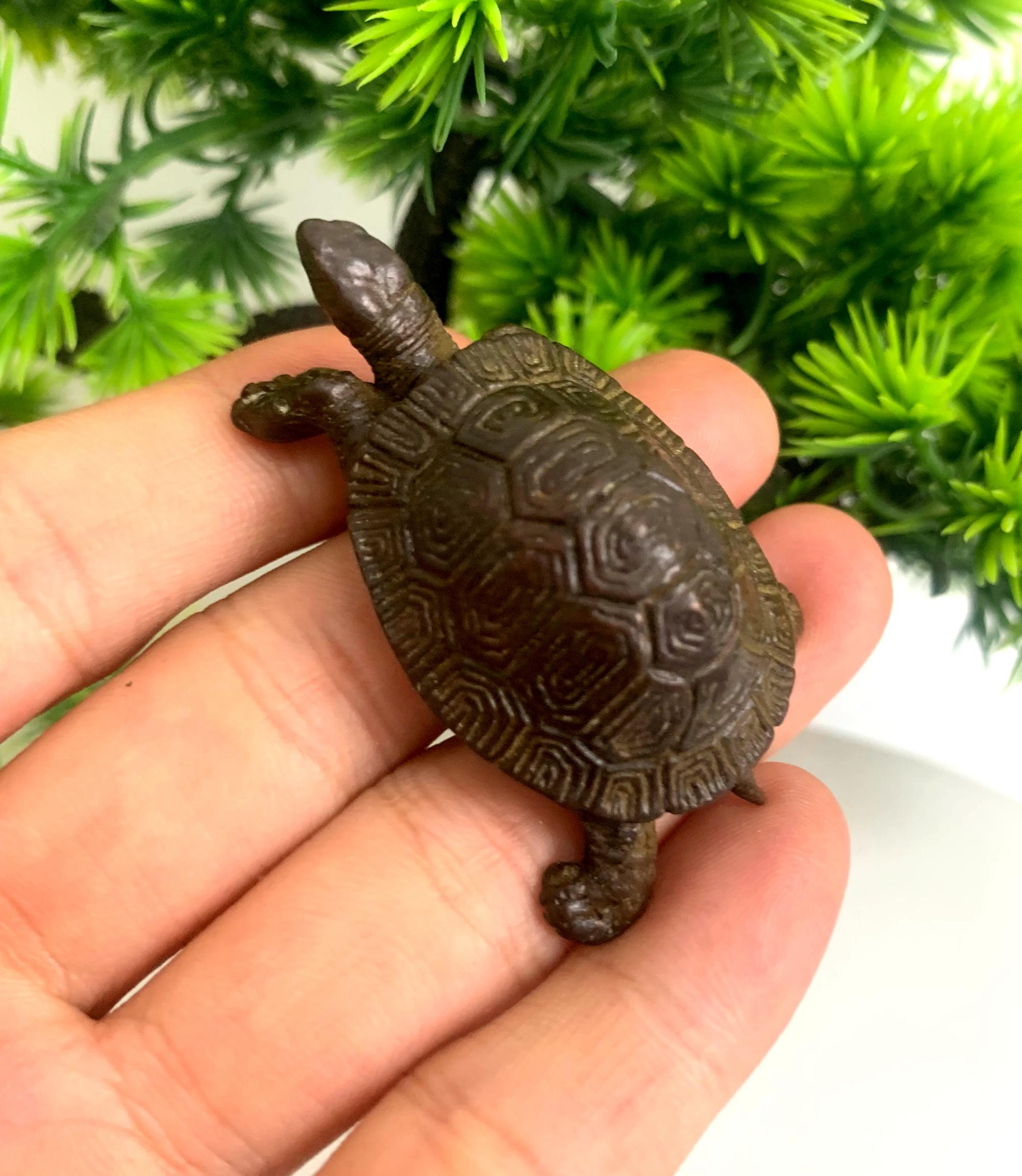 精巧なブロンズ彫刻の亀の像。ホームデコレーションと風水像 - Etsy 日本
