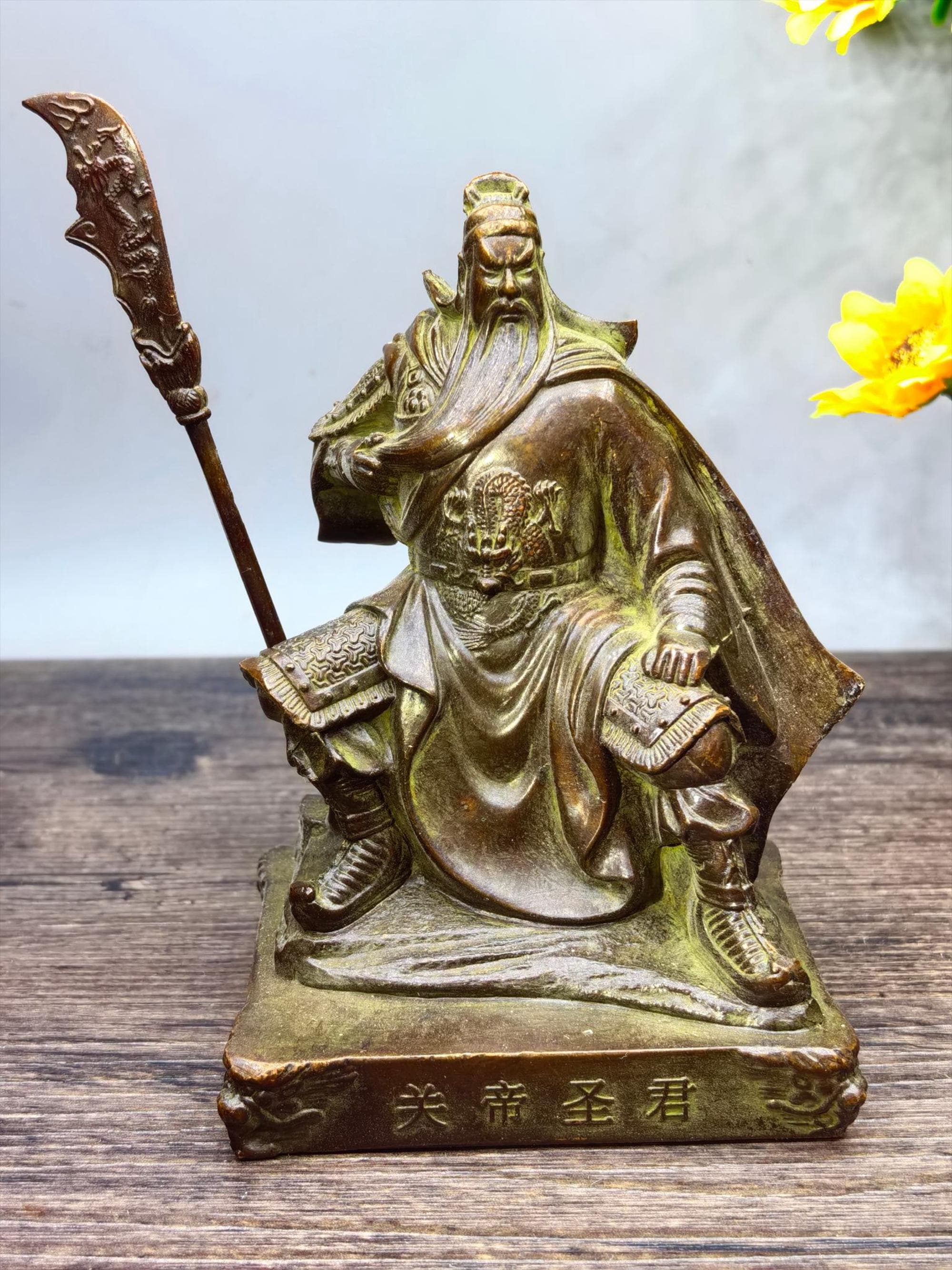 1.32 Lb Vintage Bronze Carved Guan Yu Statue. Home Decoration