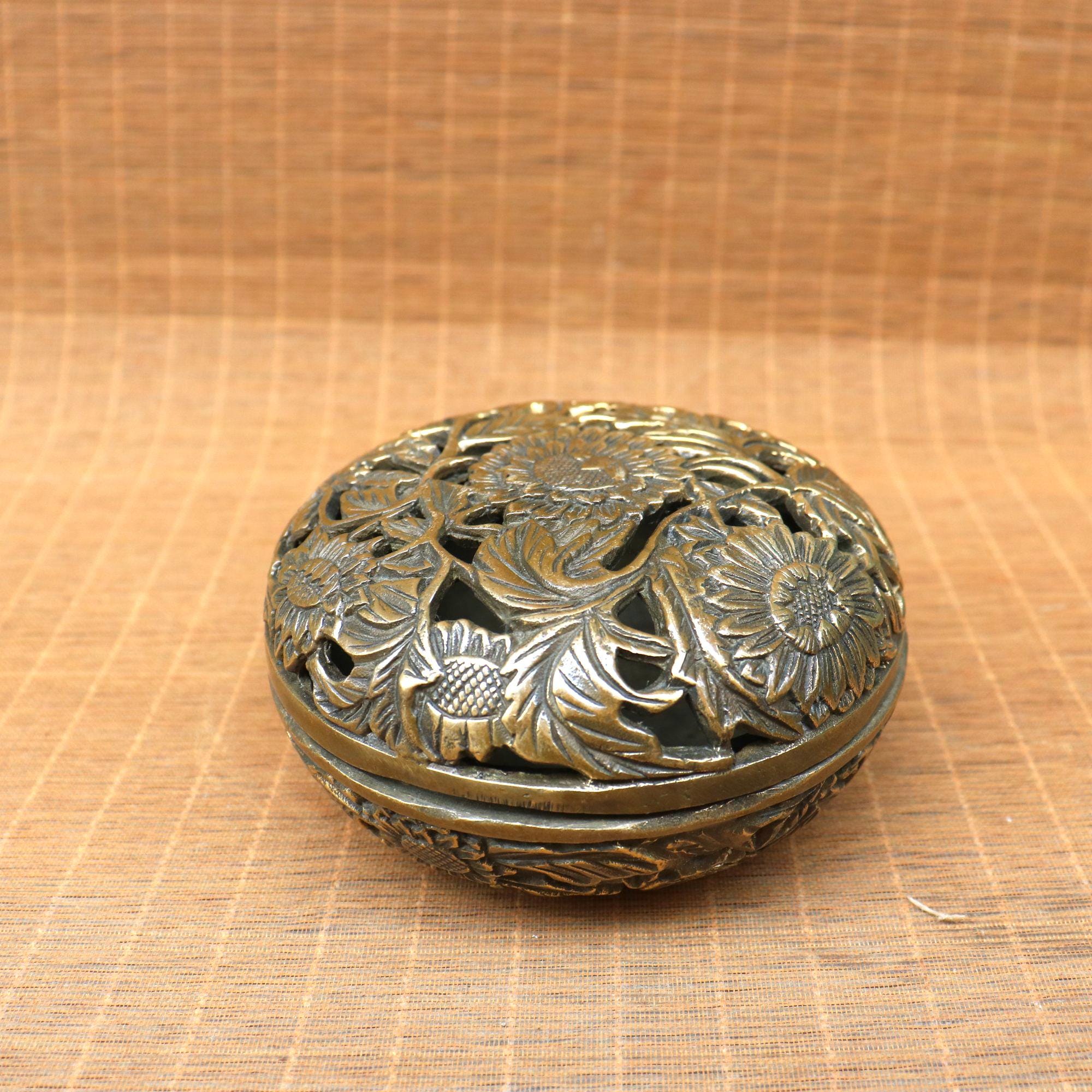 ヴィンテージ真鍮彫刻菊香炉、ホームデコレーション＆風水像 - Etsy 日本