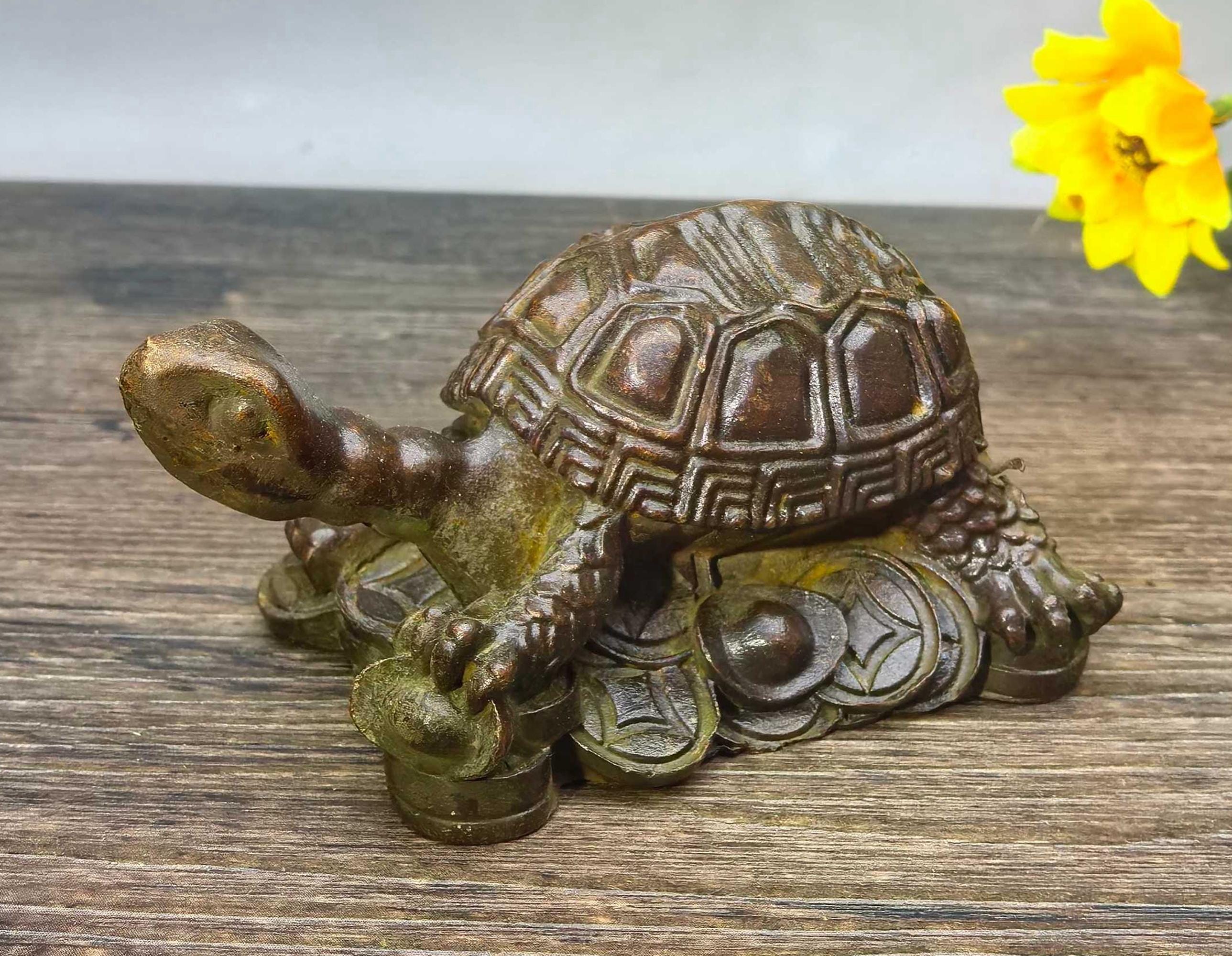 ヴィンテージブロンズ彫刻の亀像。ホームデコレーション、風水像