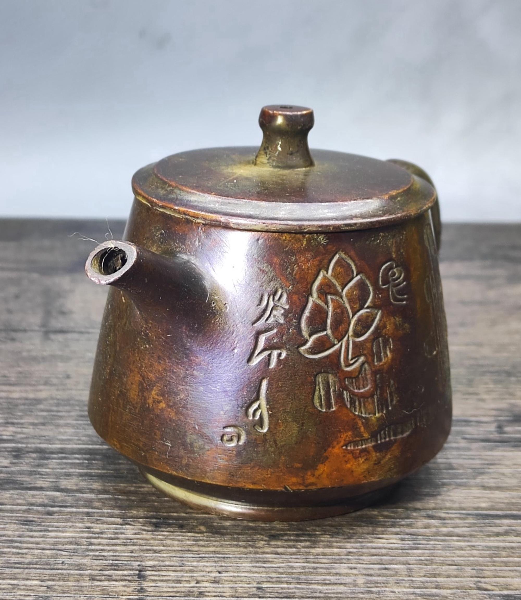 ヴィンテージブロンズ彫刻ティーポット/コーヒーポット。ホーム